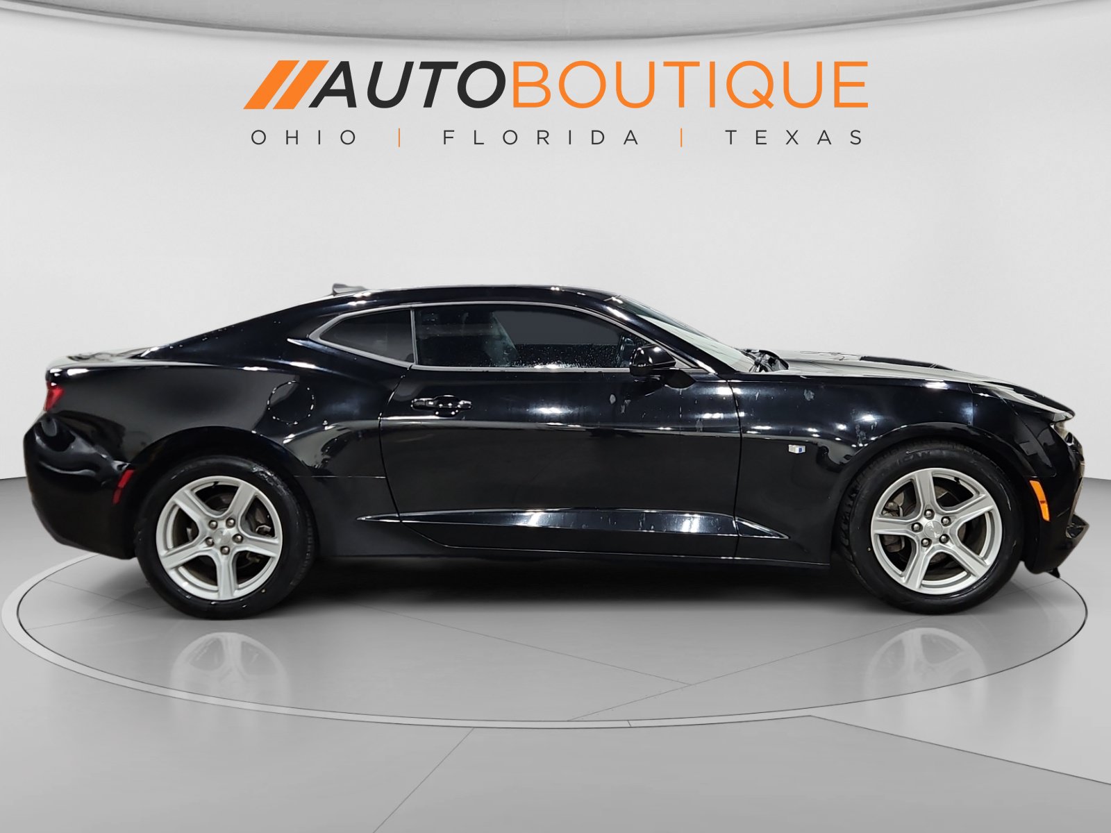 Used 2017 Chevrolet Camaro LT w/ Technology Package RWD image 6