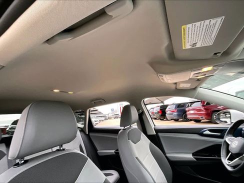 Used 2024 Volkswagen Taos SE image 13