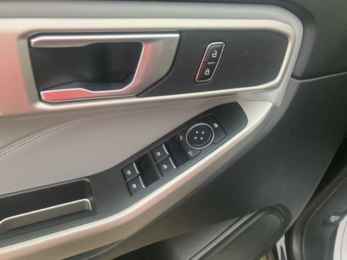 Used 2023 Ford Explorer XLT w/ Equipment Group 202A AWD/4WD image 11