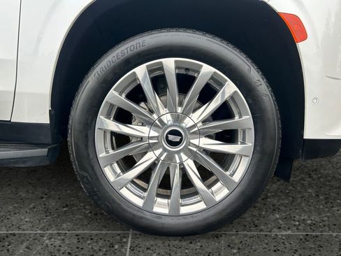 Used 2024 Cadillac Escalade Premium Luxury image 9