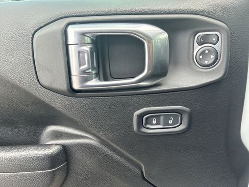 Used 2023 Jeep Wrangler Unlimited w/ Cold Weather Group AWD/4WD image 28