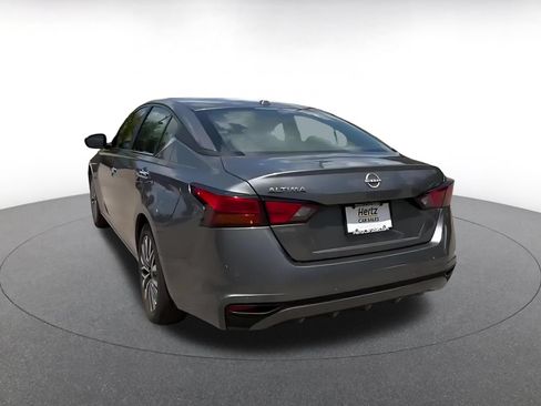 Used 2025 Nissan Altima 2.5 SV FWD image 11