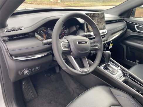 New 2026 Jeep Compass Latitude image 15