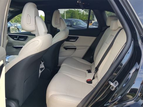 Used 2024 Mercedes-Benz GLC 300 4MATIC image 15