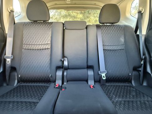 Used 2020 Nissan Rogue SV image 41