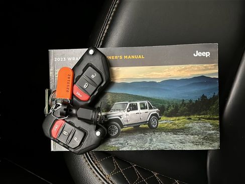 Used 2023 Jeep Wrangler Unlimited Sahara image 26