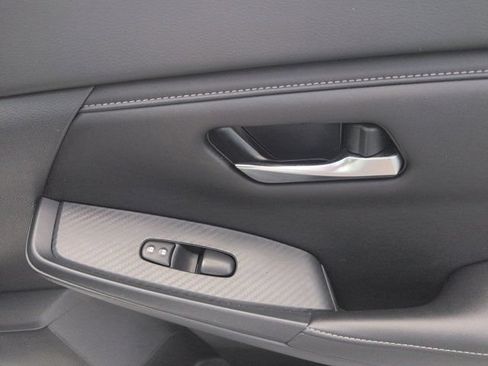 Used 2025 Nissan Sentra SV FWD image 33
