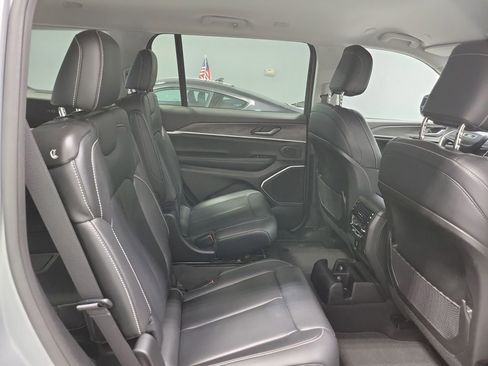 Used 2022 Jeep Grand Cherokee L Limited image 19