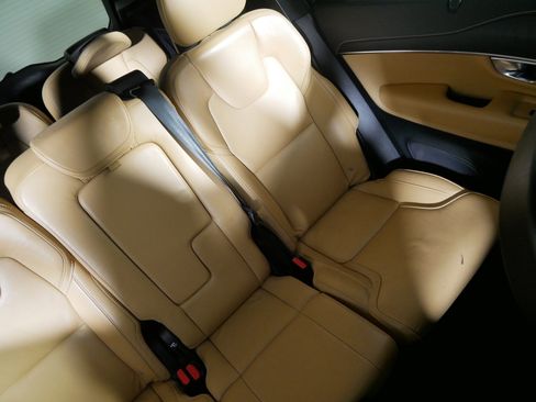 Used 2022 Volvo XC90 T6 Inscription w/ Lounge Package image 14