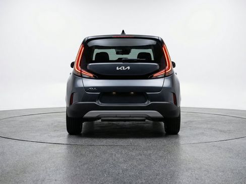 Used 2025 Kia Soul LX w/ LX Technology Package FWD image 7