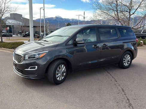 Used 2020 Kia Sedona LX image 3
