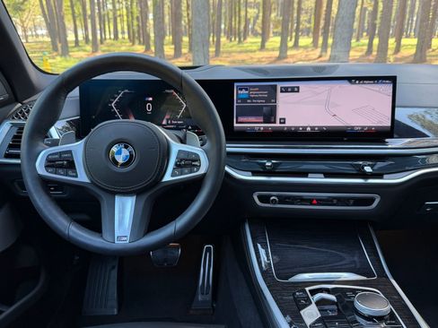 Used 2026 BMW X5 sDrive40i w/ M Sport Package image 3