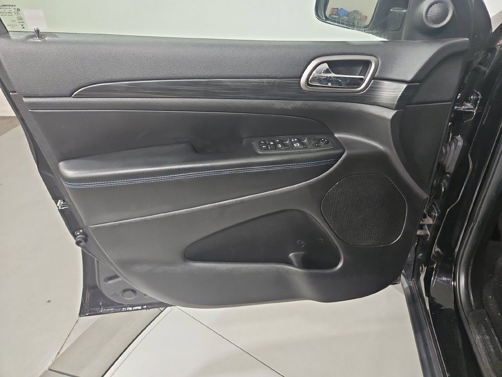 Used 2019 Jeep Grand Cherokee Laredo RWD image 11