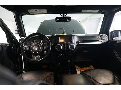 Used 2015 Jeep Wrangler Unlimited Rubicon w/ Connectivity Group image 13