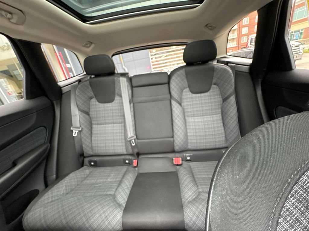 Used 2022 Volvo XC60 B5 Momentum AWD/4WD image 16