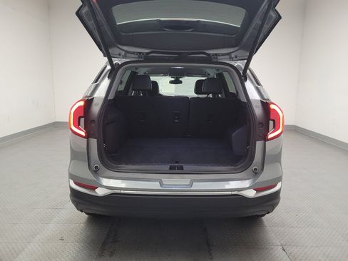 Used 2024 GMC Terrain SLT image 29