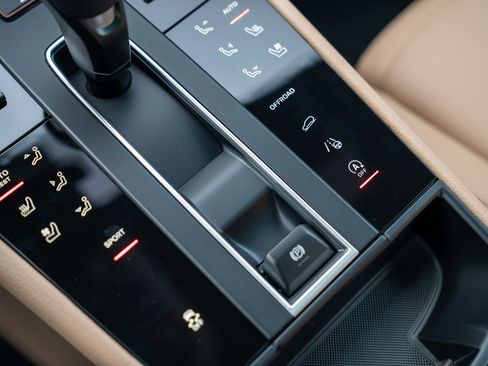 New 2026 Porsche Macan image 20