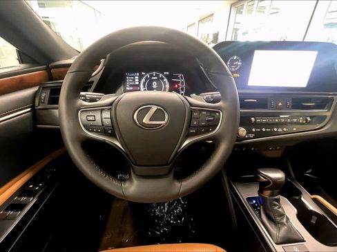 Used 2023 Lexus ES 350 w/ Premium Package image 8