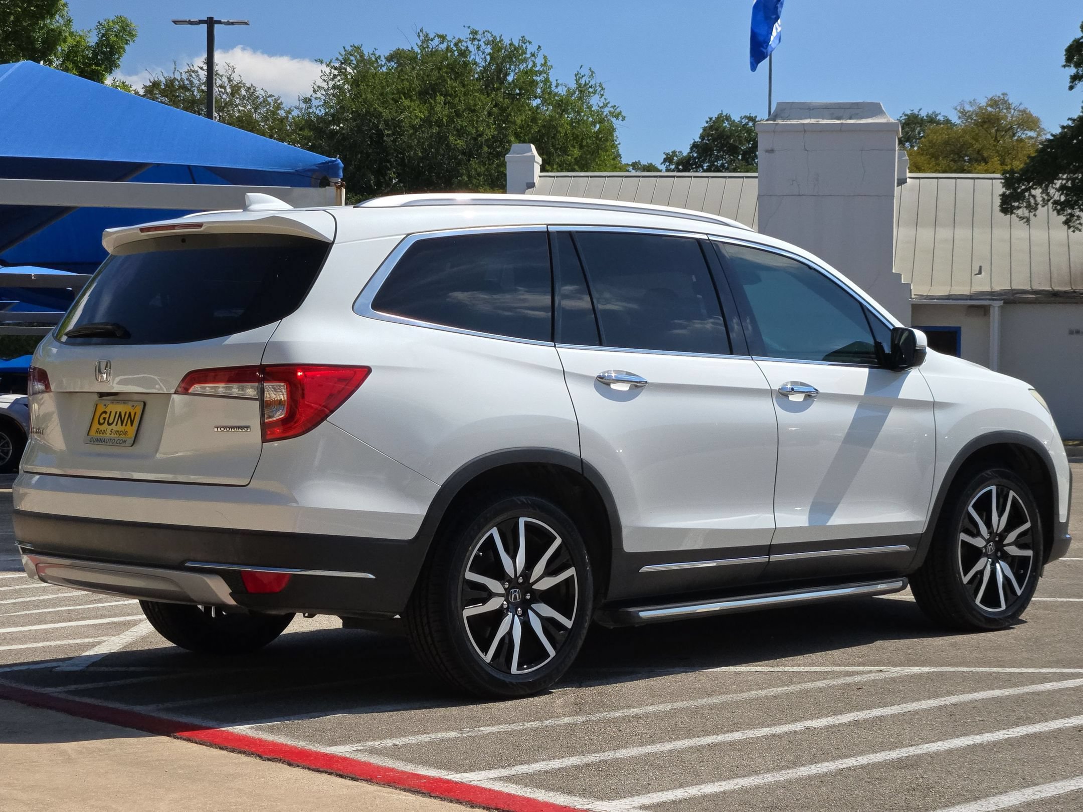 Used 2021 Honda Pilot Touring image 3