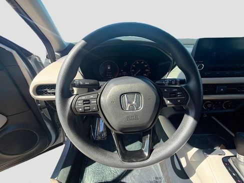 Used 2024 Honda HR-V LX image 11