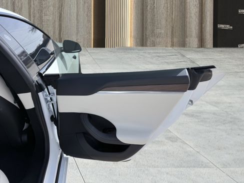 Used 2025 Tesla Model S image 37