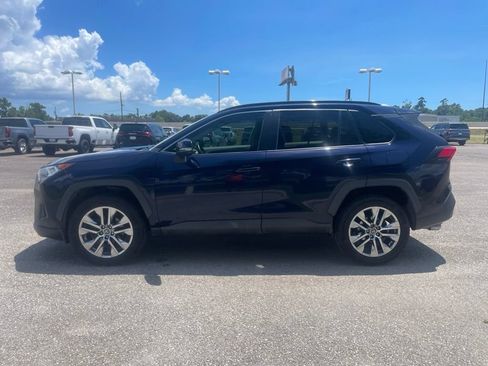 Used 2019 Toyota RAV4 XLE Premium FWD image 4