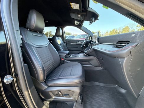 Used 2025 Ford Explorer ST-Line w/ Premium Package image 10