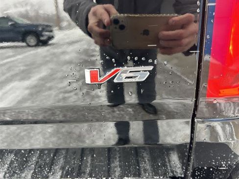 Certified 2022 Chevrolet Colorado Z71 w/ Z71 Midnight Edition image 40