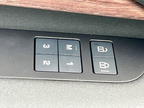 New 2025 Land Rover Discovery Dynamic SE image 20