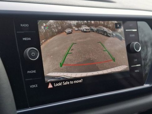 Certified 2022 Volkswagen Taos SE image 23