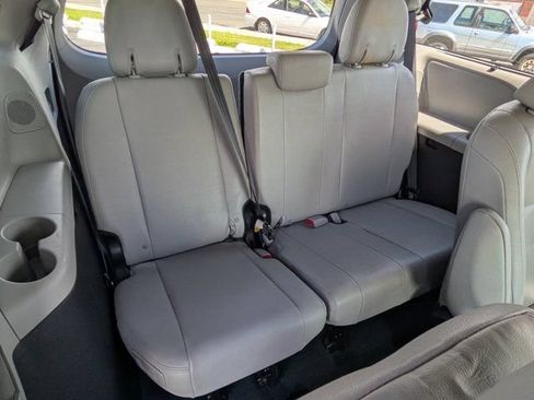 Used 2020 Toyota Sienna Limited w/ Carpet Mat Package FWD image 8