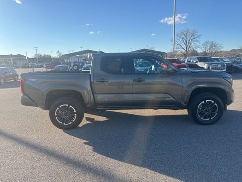 Used 2025 Toyota Tacoma TRD Sport image 6