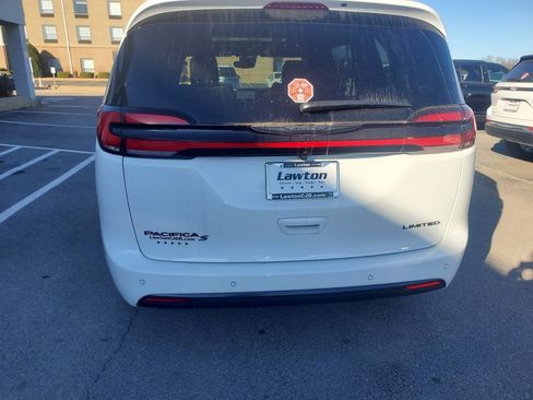 New 2026 Chrysler Pacifica Limited image 4