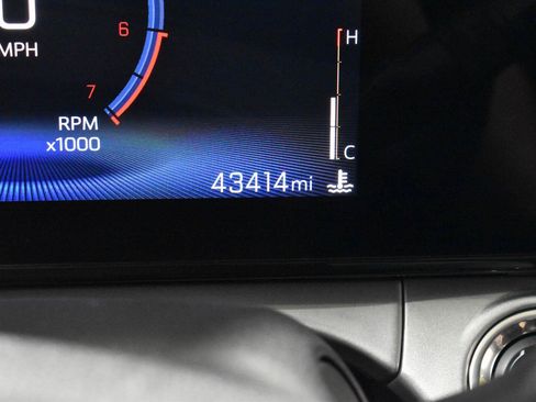 Used 2025 Chevrolet Trax LT FWD image 21