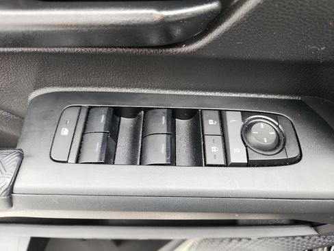 Used 2024 Toyota Tacoma SR5 image 9