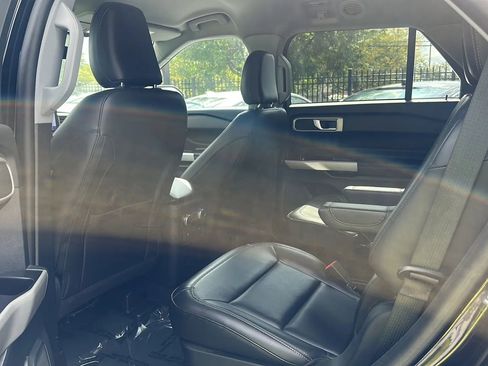 Used 2022 Ford Explorer XLT w/ Equipment Group 202A image 13