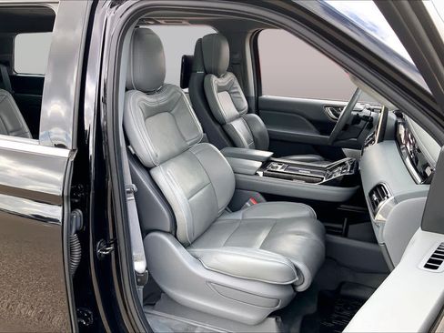 Used 2019 Lincoln Navigator Reserve AWD/4WD image 9