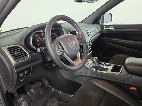 Used 2019 Jeep Grand Cherokee Laredo w/ Laredo X Package AWD/4WD image 7