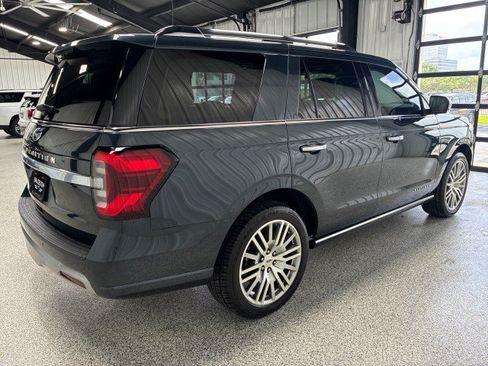 Used 2023 Ford Expedition Platinum AWD/4WD image 3