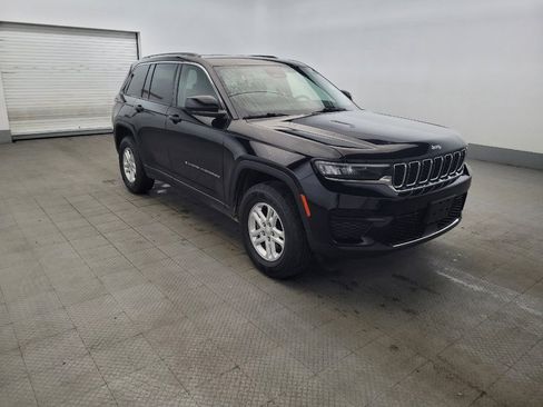 Used 2023 Jeep Grand Cherokee Laredo AWD/4WD image 13