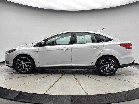 Used 2018 Ford Focus SEL FWD image 2