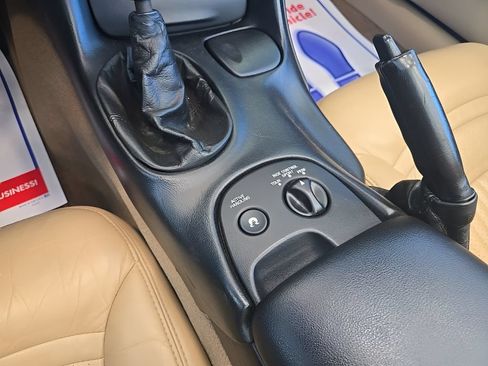 Used 2000 Chevrolet Corvette Convertible w/ Memory Pkg RWD image 15