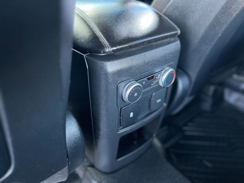 Used 2020 Ford Explorer XLT image 35