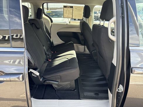 Used 2018 Chrysler Pacifica Touring Plus image 28