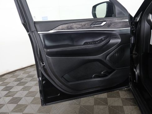 Used 2024 Jeep Grand Cherokee L Limited w/ Luxury Tech Group II image 28