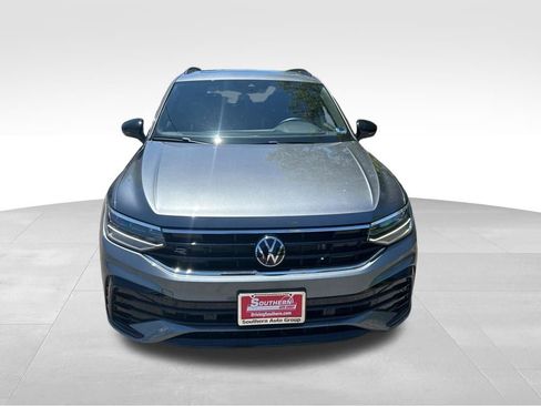 Used 2024 Volkswagen Tiguan SE R-Line FWD image 2
