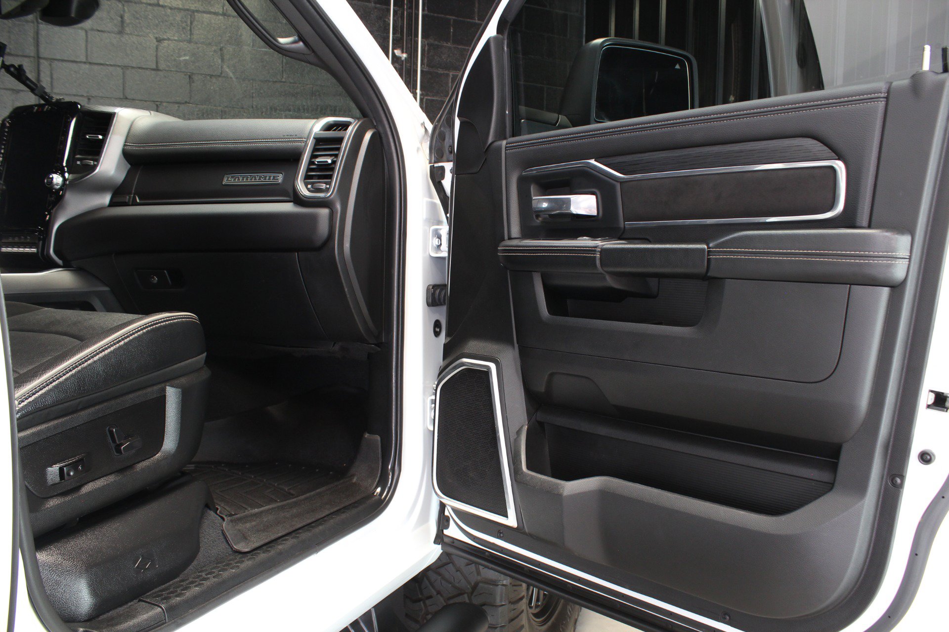 Used 2024 RAM 2500 Laramie w/ Night Edition AWD/4WD image 60