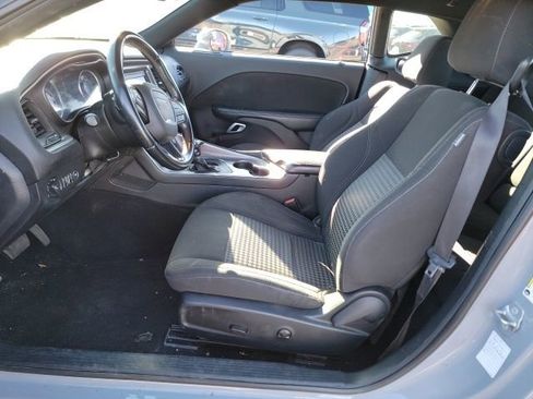 Used 2022 Dodge Challenger SXT image 9