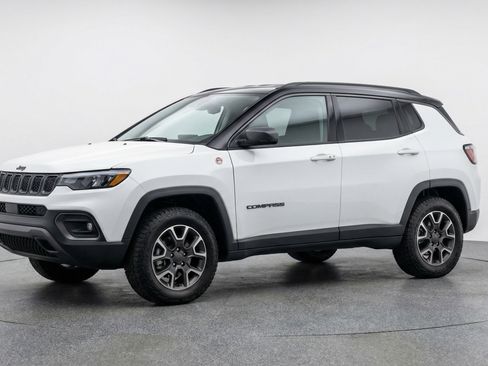 Used 2025 Jeep Compass Trailhawk w/ Trailer Tow Group image 3