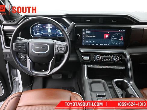 Used 2024 GMC Sierra 2500 Denali Ultimate AWD/4WD image 11